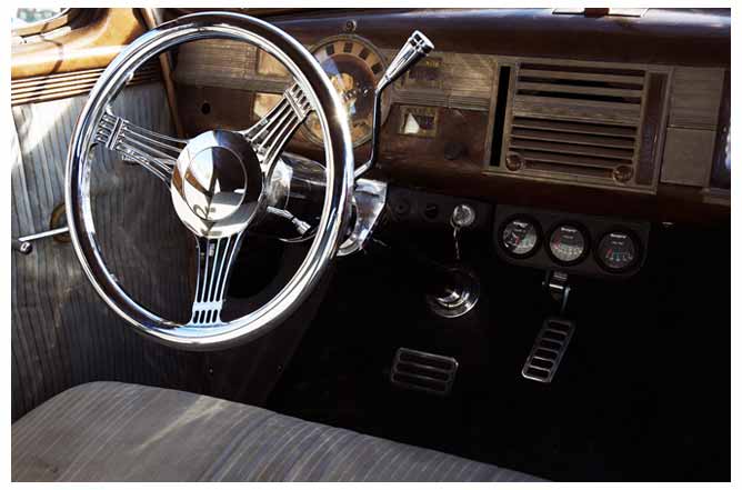Dashboard and steering wheel of the Dodge.